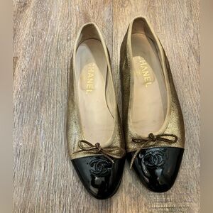 CHANEL Gold and black Ballet Flats